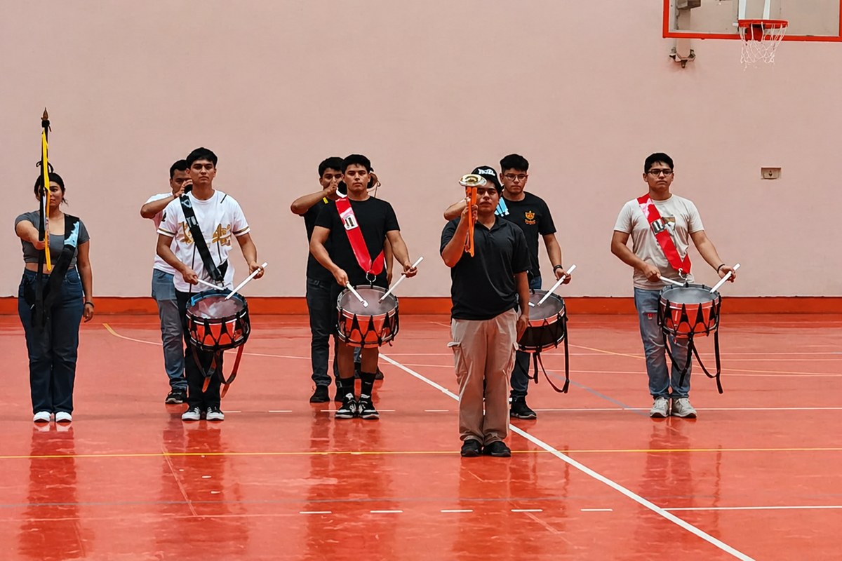 la banda en gimnasio